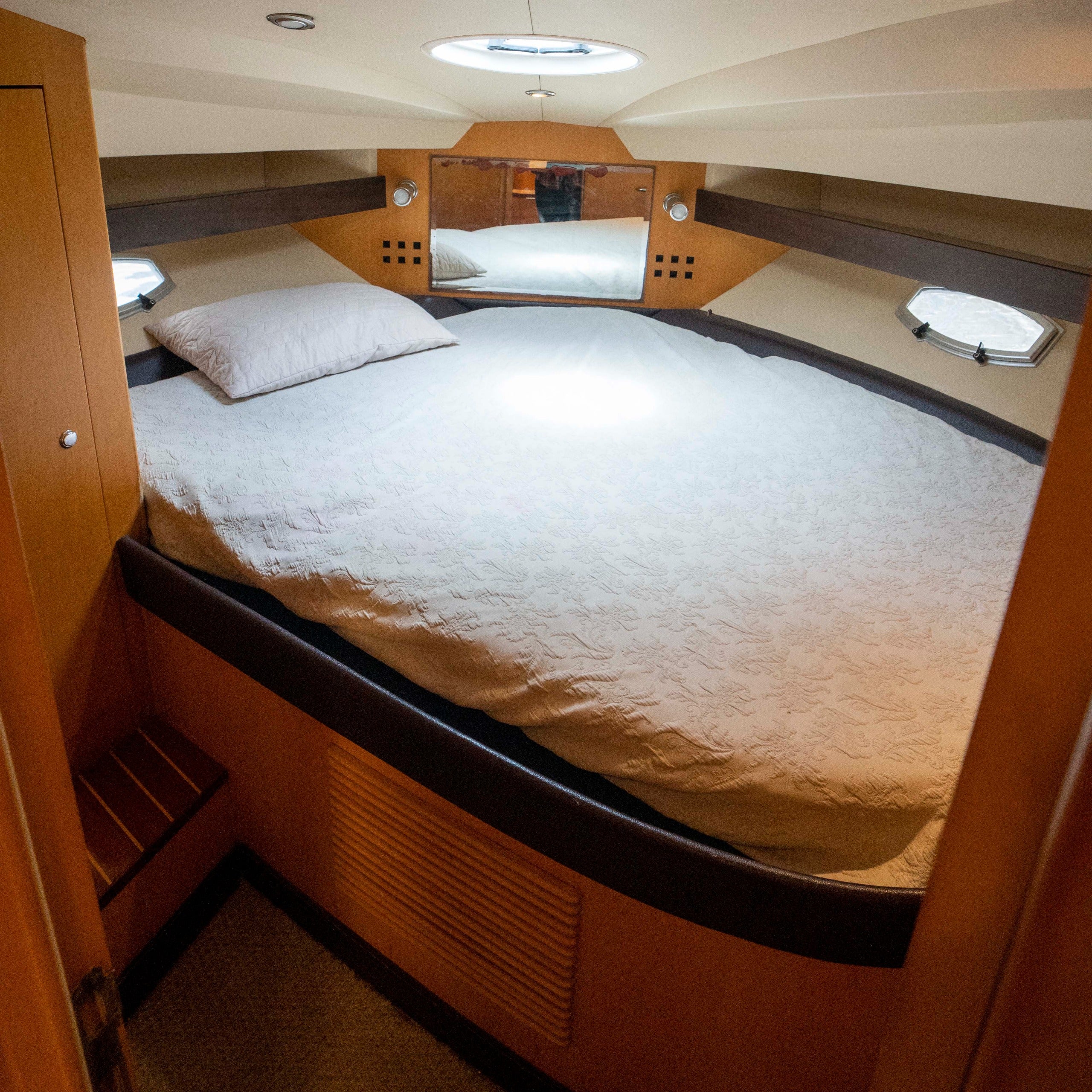 Oryx 40 FT Mini Yacht