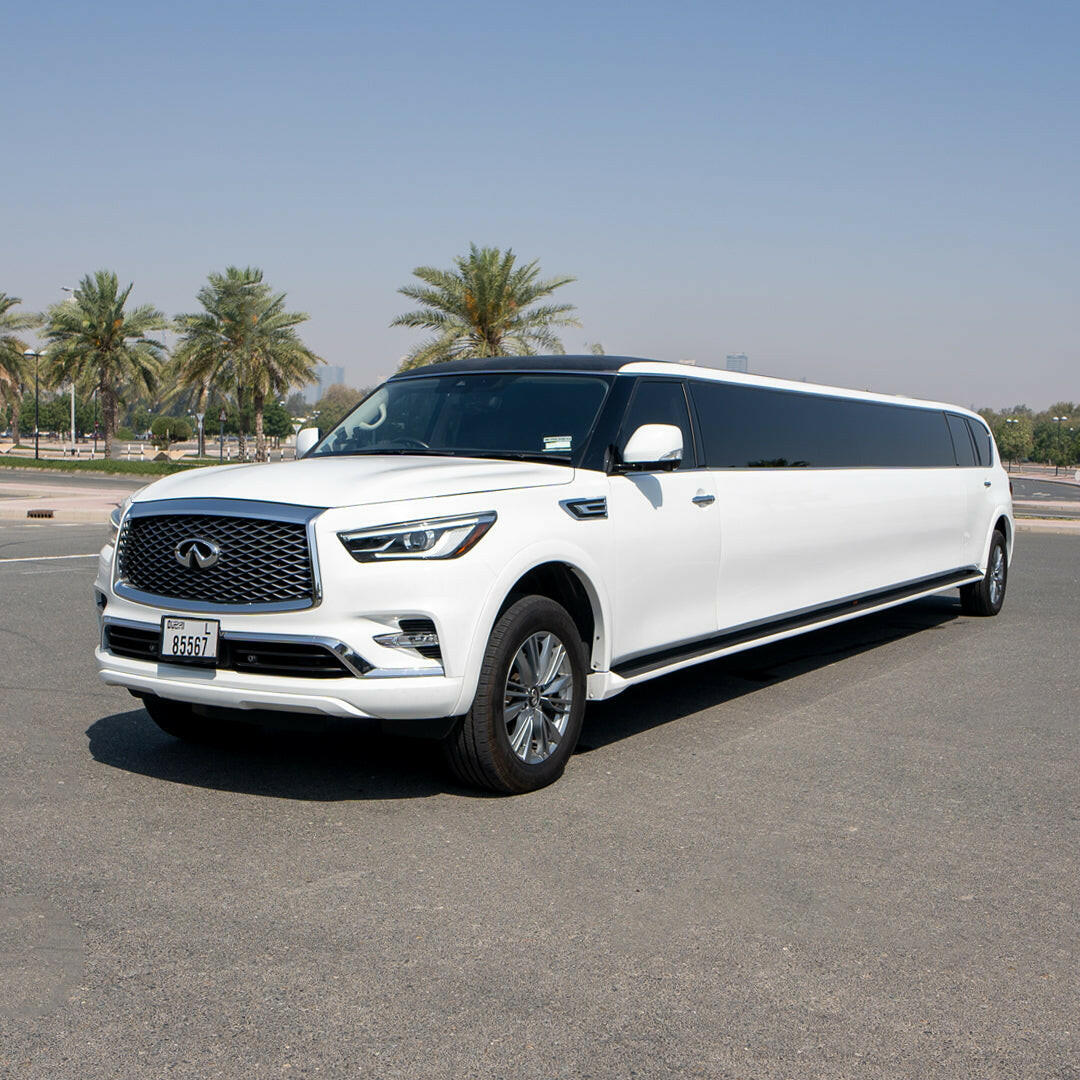 Atlantis stretch limousine with chauffeur in Dubai