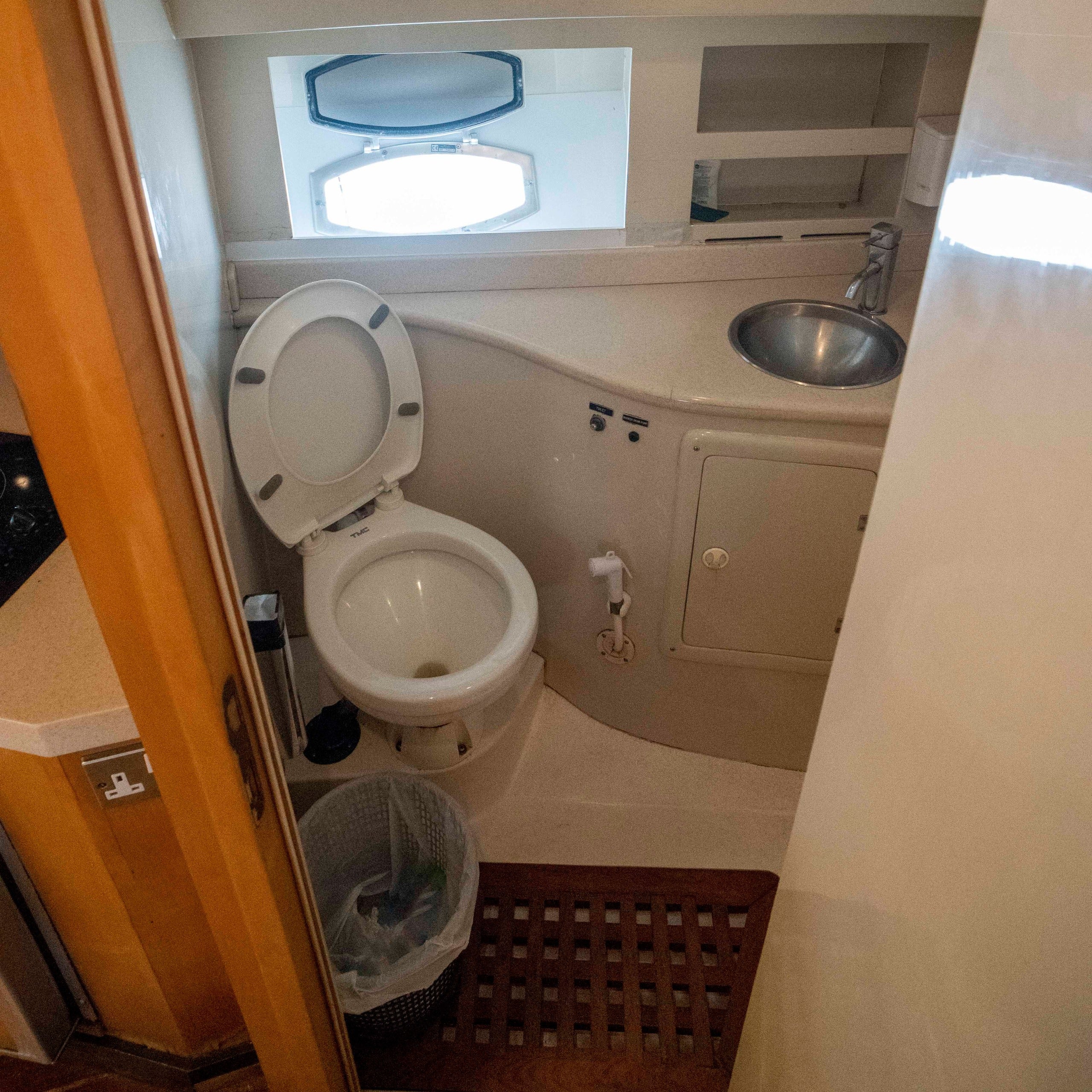 Oryx 40 FT Mini Yacht